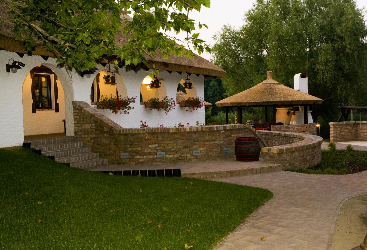 Sári Csárda Panzió Bed and breakfast Dunakiliti